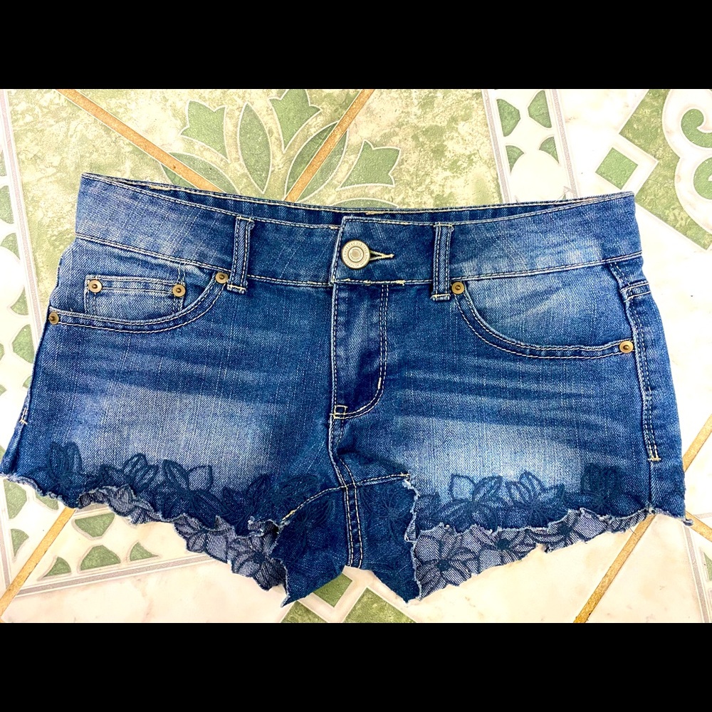 Ladies Junior’s SO cheeky blue Jean shorts with flowers